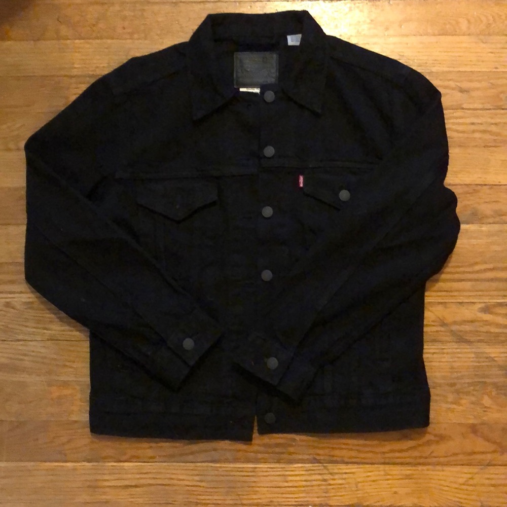NWOT Levi’s Black Denim Jacket